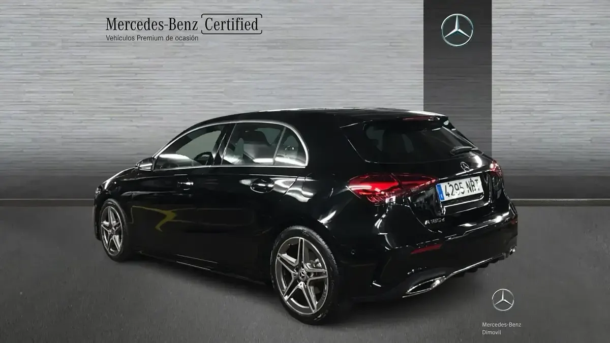 Usado Mercedes A180 116 CV (85 kW) 2025 Negro noche Berlina