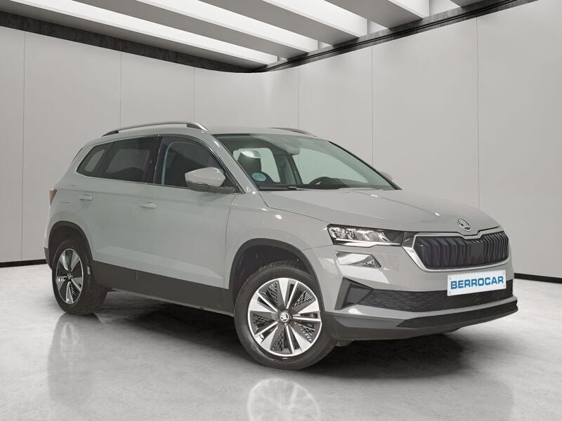 Gris Usado 2022 Skoda Karoq Ambition SUV | 23.990 € (Precio justo) - Imagen 1/4