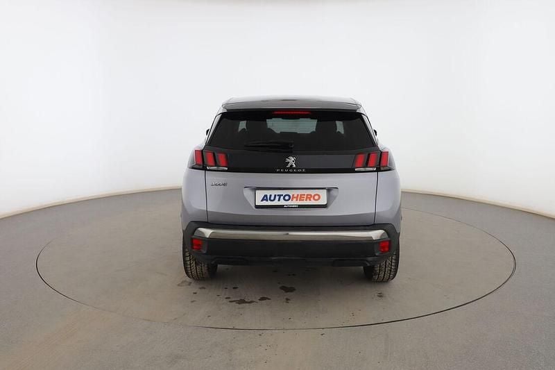 Usado Peugeot 3008 Allure 130 CV (95 kW) 2020 Gris SUV