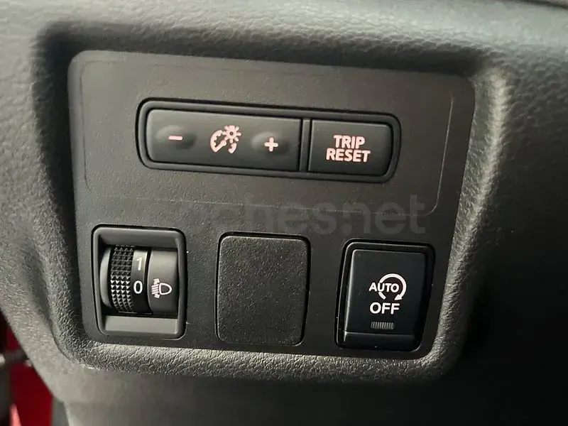 Usado Nissan Micra Tekna 92 CV (67 kW) 2021 Granate Utilitario
