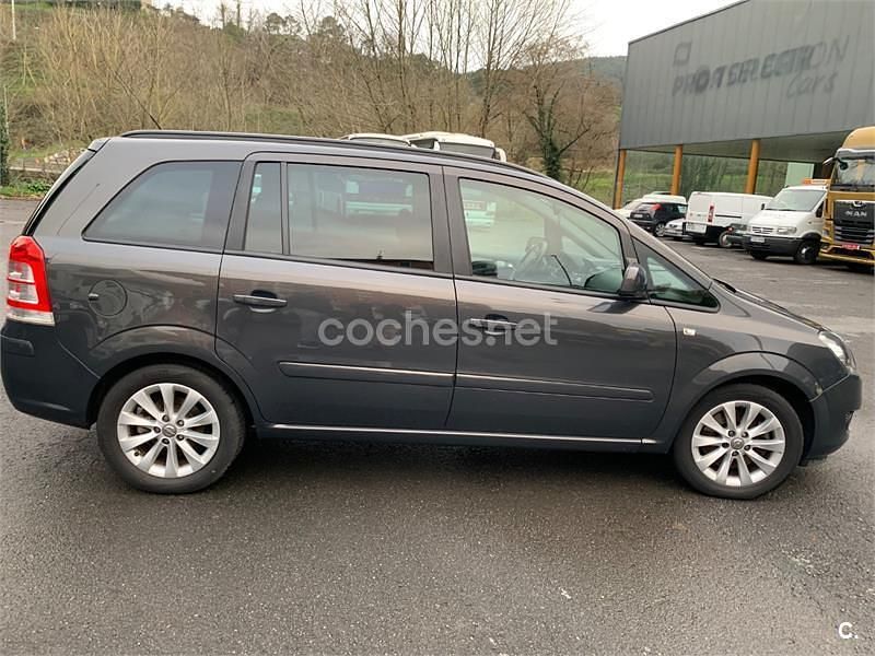 Usado Opel Zafira Family 125 CV (91 kW) 2013 Negro Monovolumen