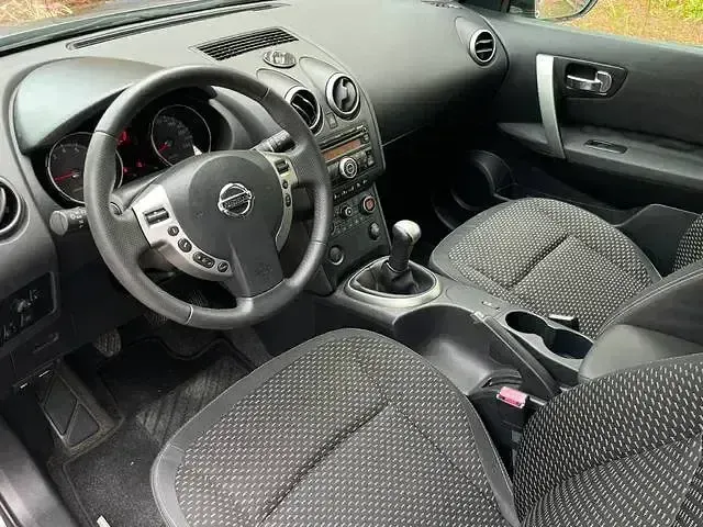Usado Nissan Qashqai Acenta 115 CV (84 kW) 2009 Gris / plata SUV