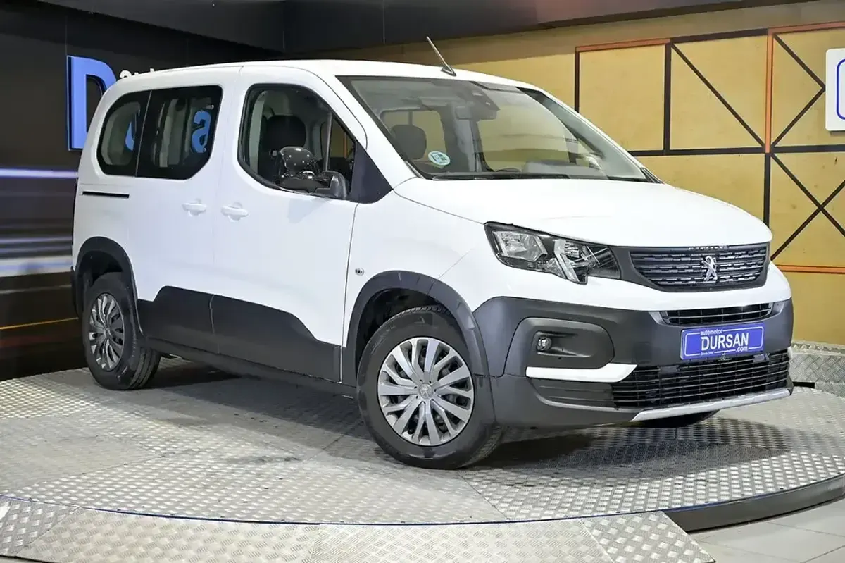 Usado Peugeot Rifter Active 100 CV (73 kW) 2022 Blanco Monovolumen
