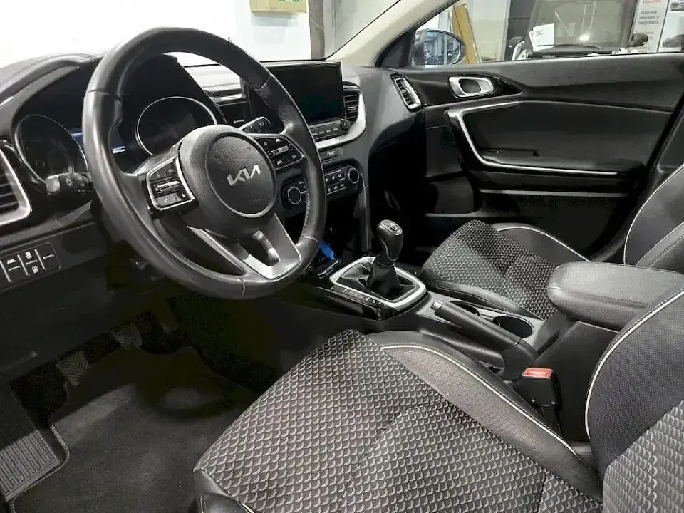 Usado Kia Ceed 100 CV (73 kW) 2022 Blanco Utilitario