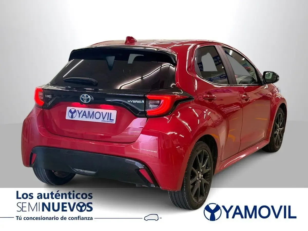 Usado Toyota Yaris Plus 116 CV (85 kW) 2023 Rojo Utilitario