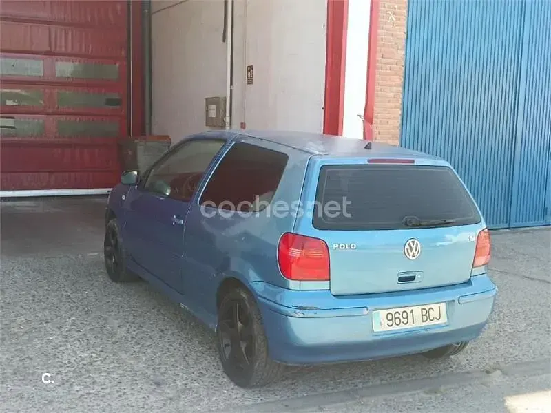 Usado VW Polo Trendline 75 CV (55 kW) 2002 Azul Berlina