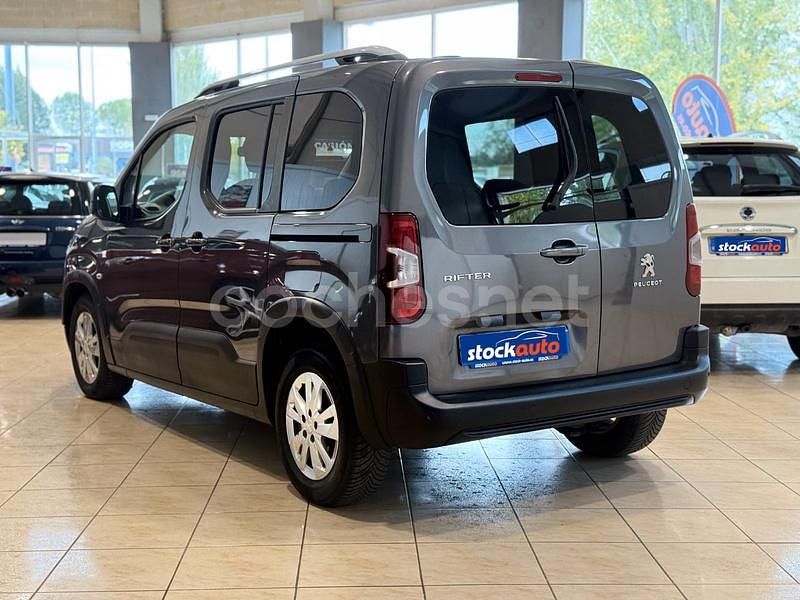 Usado Peugeot Rifter Active 130 CV (95 kW) 2019 Gris / plata Monovolumen