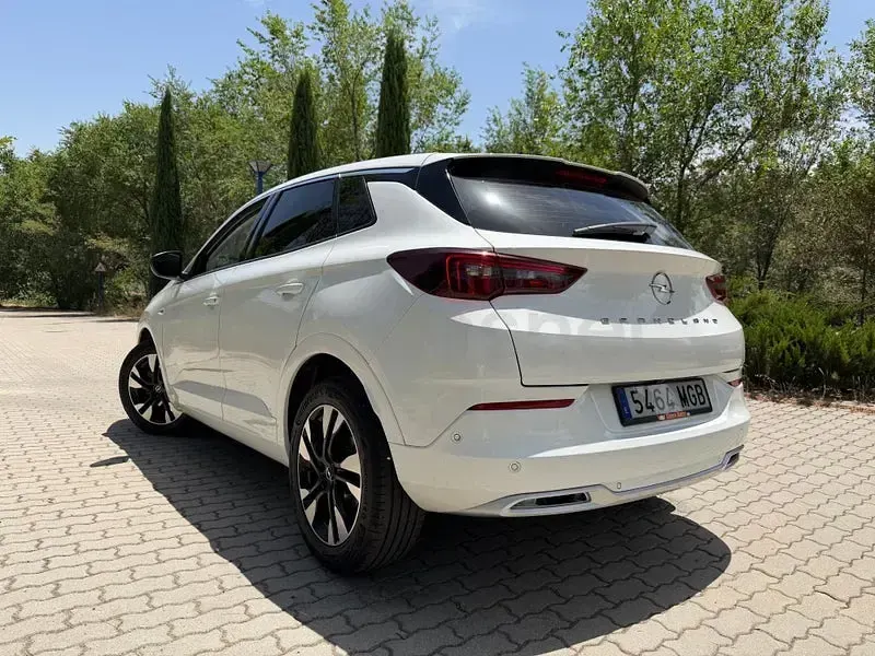 Usado Opel Grandland X Design & Tech 131 CV (96 kW) 2023 Blanco SUV