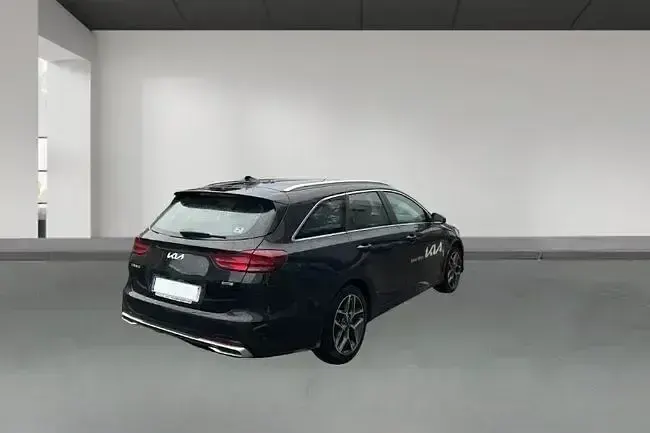 Usado Kia Ceed 141 CV (103 kW) 2024 Negro Utilitario