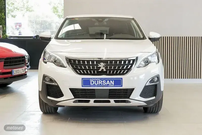 Usado Peugeot 3008 Allure 131 CV (96 kW) 2018 Blanco SUV