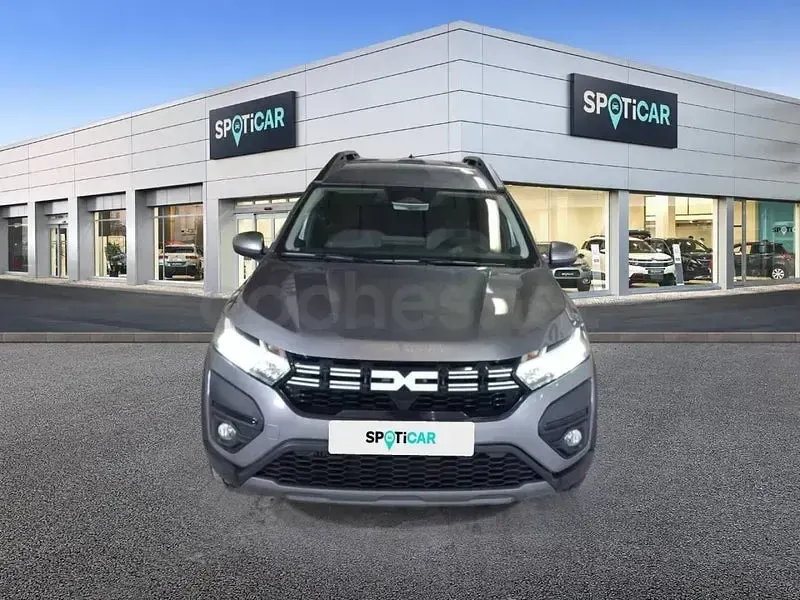 Usado Dacia Jogger Expression 110 CV (80 kW) 2025 Gris / plata Monovolumen