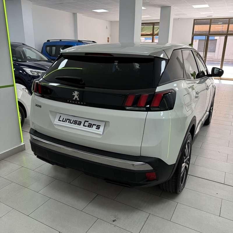 Usado Peugeot 3008 Active 131 CV (96 kW) 2018 Blanco SUV