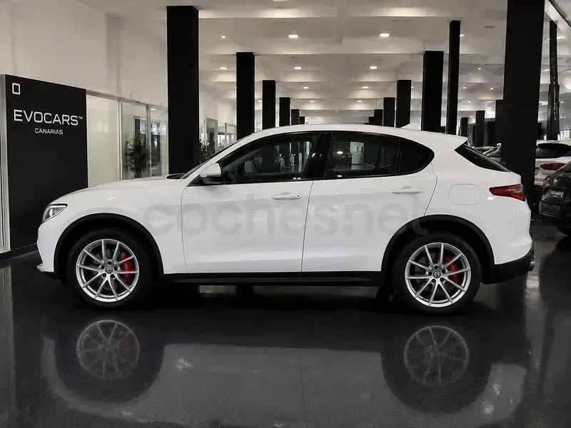 Usado Alfa Romeo Stelvio Executive 280 CV (205 kW) 2018 Blanco SUV