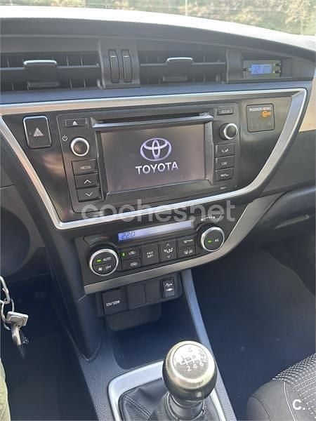 Usado Toyota Auris Active 132 CV (97 kW) 2013 Azul Berlina