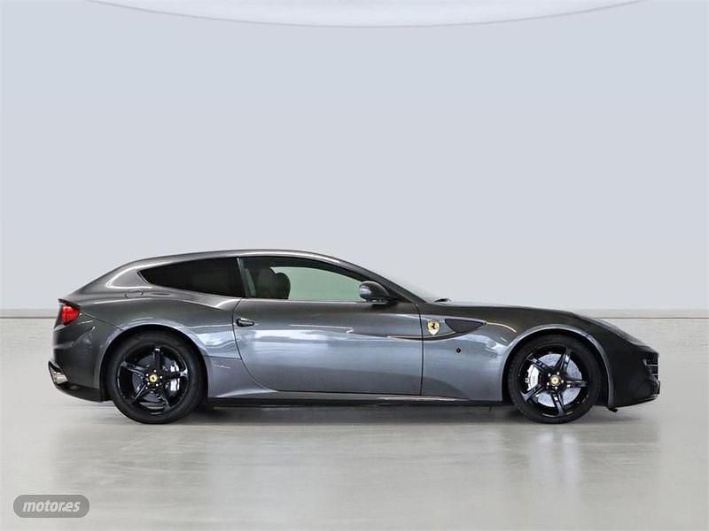 Usado Ferrari FF 660 CV (485 kW) 2012 Grigio silverstone Familiar