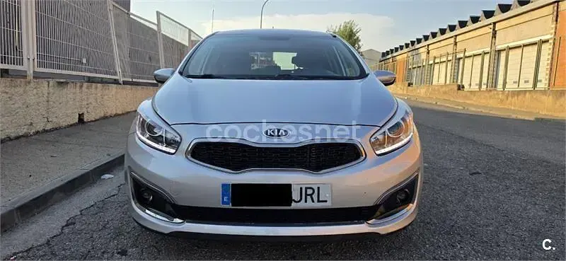 Usado Kia Ceed GT 136 CV (100 kW) 2016 Gris / plata Berlina