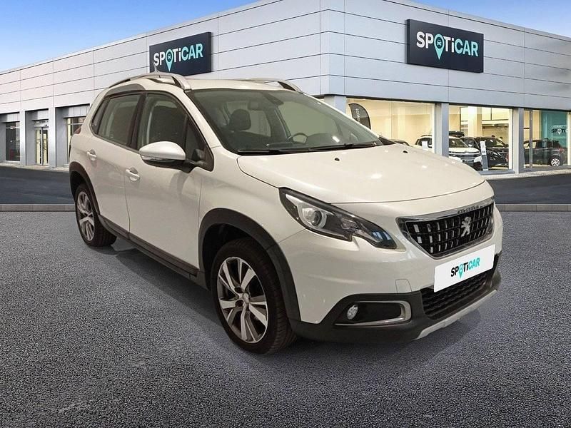 Usado Peugeot 2008 Allure 130 CV (95 kW) 2019 Blanco SUV