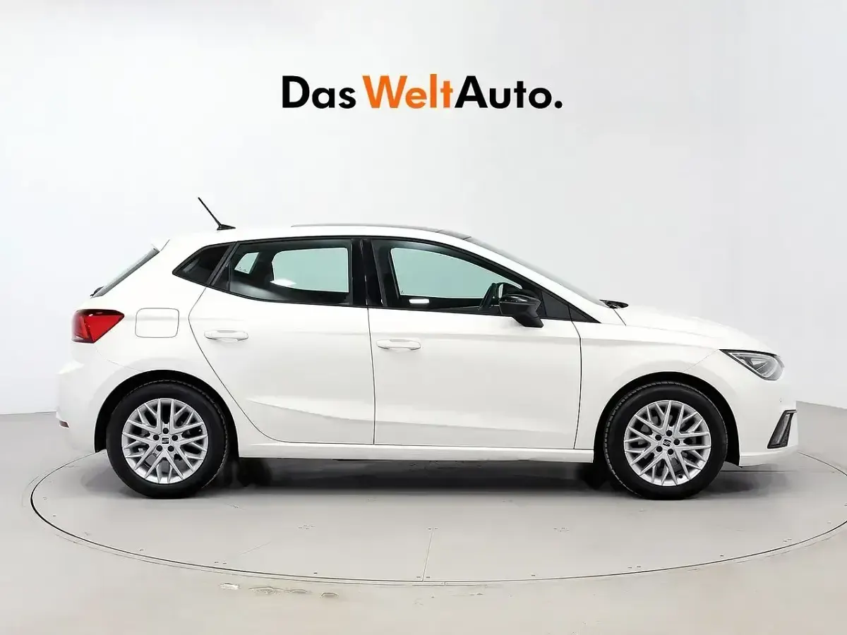 Usado Seat Ibiza FR 110 CV (80 kW) 2023 Blanco Utilitario