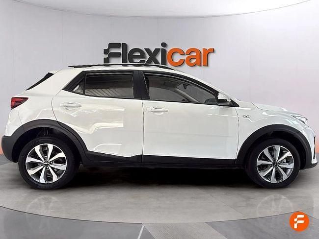 Usado Kia Stonic 84 CV (61 kW) 2023 Blanco SUV