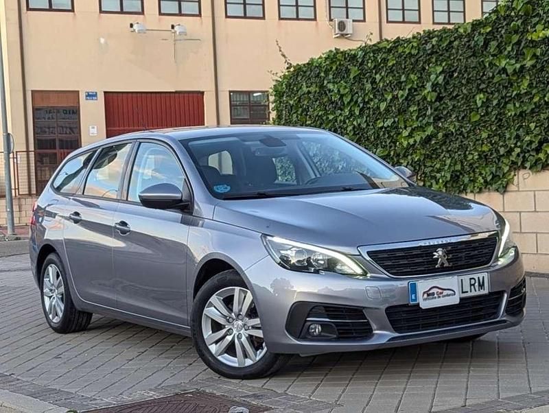 Usado Peugeot 308 SW Active 131 CV (96 kW) 2021 Gris Familiar