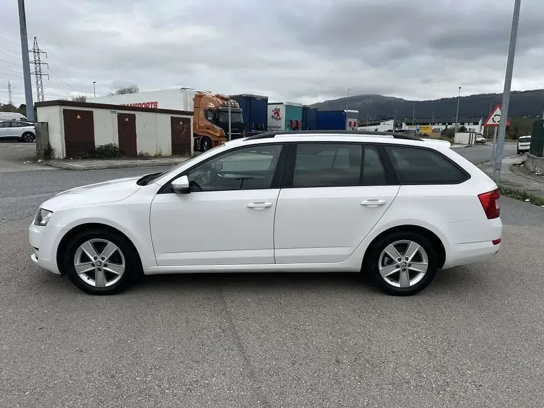 Usado Skoda Octavia Business Line 110 CV (80 kW) 2017 Blanco Familiar