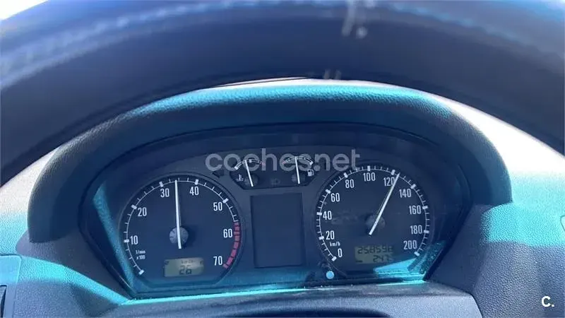 Usado Skoda Fabia Comfort 60 CV (44 kW) 2003 Azul Berlina