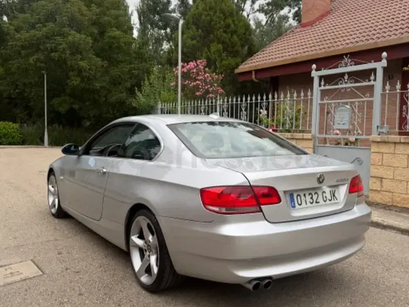 Usado BMW 330 245 CV (180 kW) 2009 Gris / plata Coupe