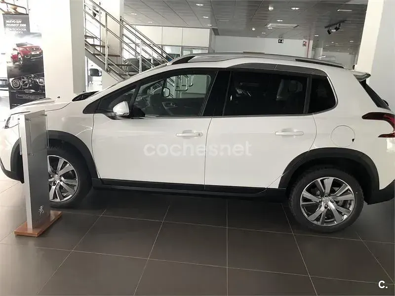 Usado Peugeot 2008 Allure 110 CV (80 kW) 2018 Blanco SUV