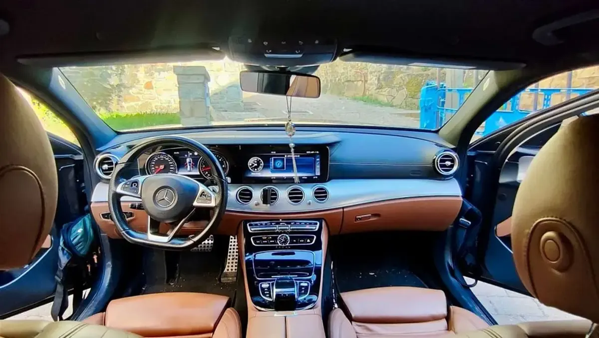 Usado Mercedes E350 257 CV (189 kW) 2017 Gris Familiar