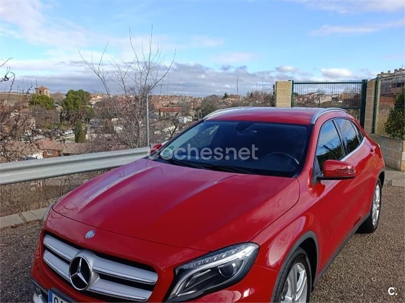 Usado Mercedes GLA200 Urban 156 CV (114 kW) 2015 Rojo SUV