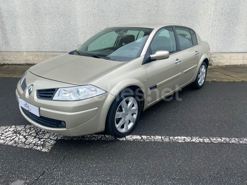 Beige Usado 2008 Renault Mégane III Dynamique Berlina | 3500 € (Buen precio) - Imagen 1/4