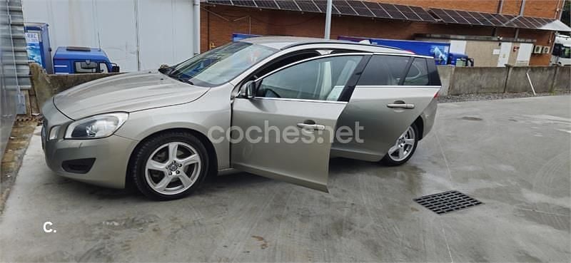 Usado Volvo V60 Momentum 163 CV (119 kW) 2012 Beige Familiar