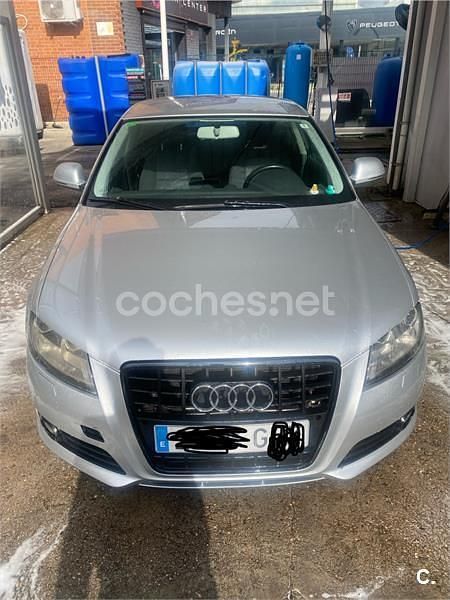 Usado Audi A3 Ambition 105 CV (77 kW) 2010 Gris / plata Berlina