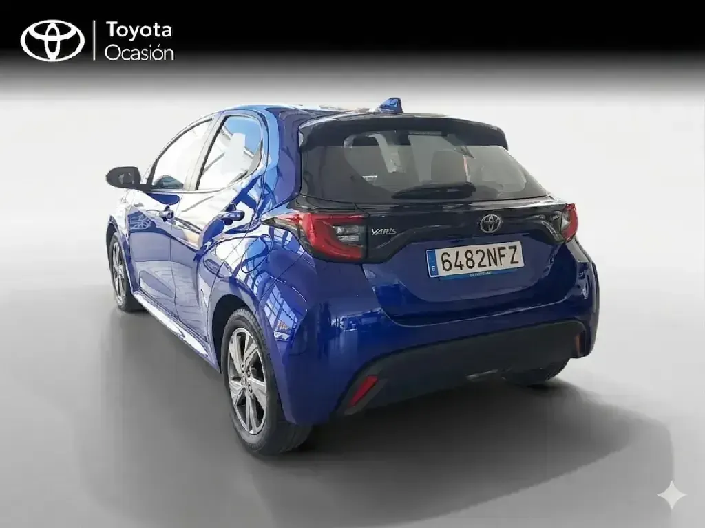 Usado Toyota Yaris Active 116 CV (85 kW) 2025 Azul Utilitario