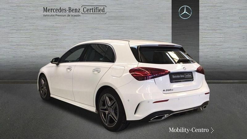 Usado Mercedes A200 AMG line 150 CV (110 kW) 2023 Blanco polar  pintura unicolor Berlina