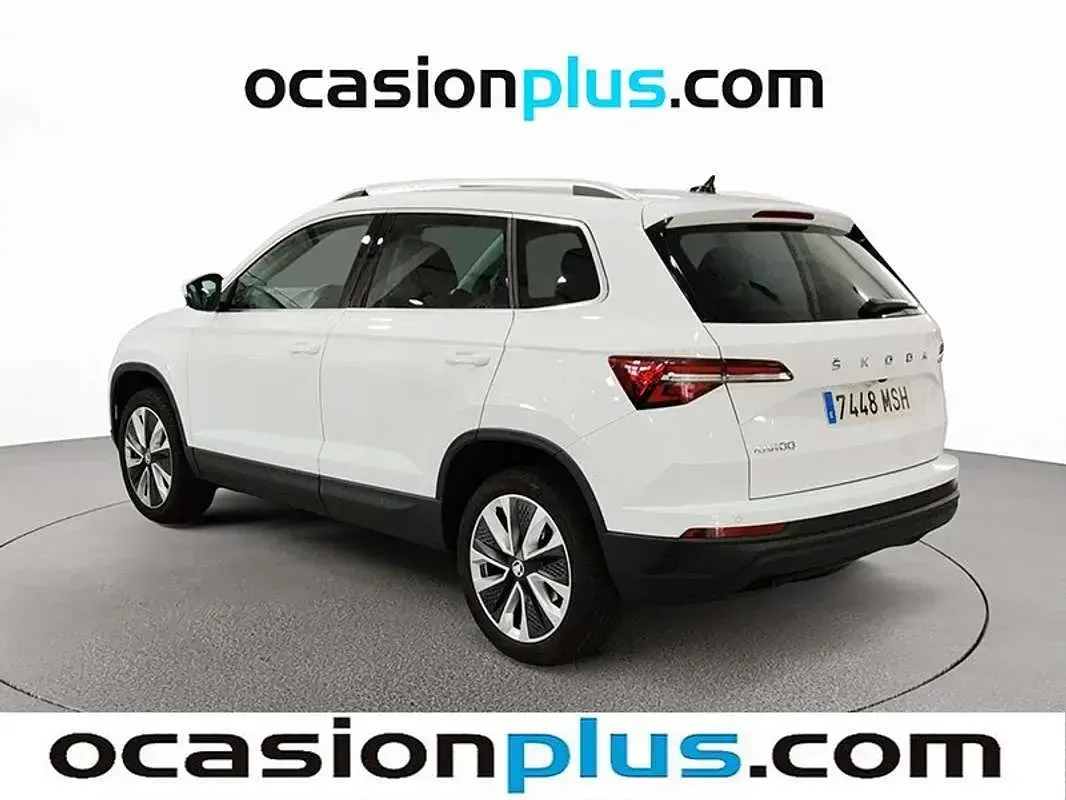 Usado Skoda Karoq Ambition 110 CV (80 kW) 2024 Blanco SUV