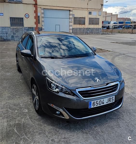 Usado Peugeot 308 SW Allure 130 CV (95 kW) 2016 Gris / plata Familiar