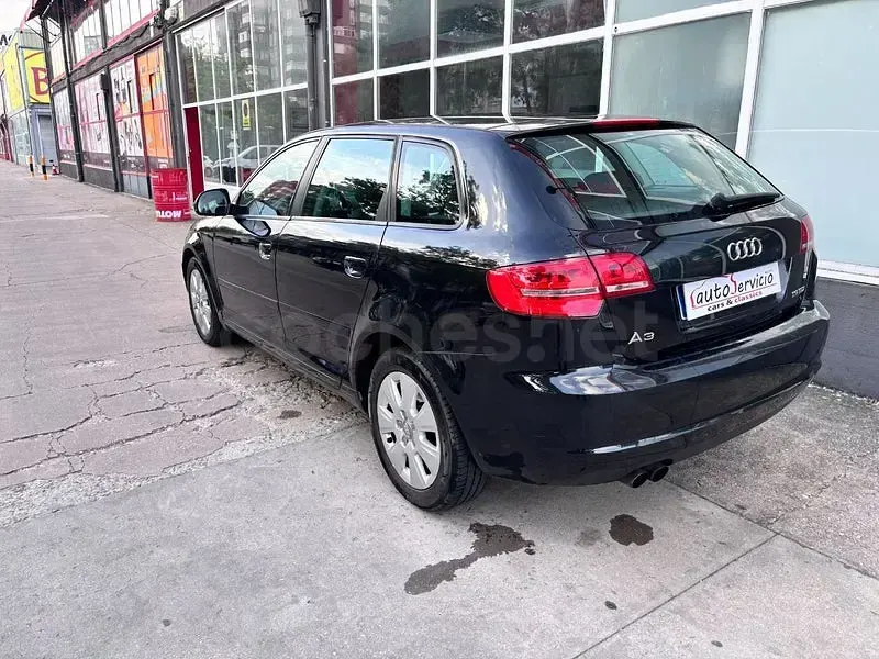Usado Audi A3 Ambiente 105 CV (77 kW) 2009 Negro Utilitario