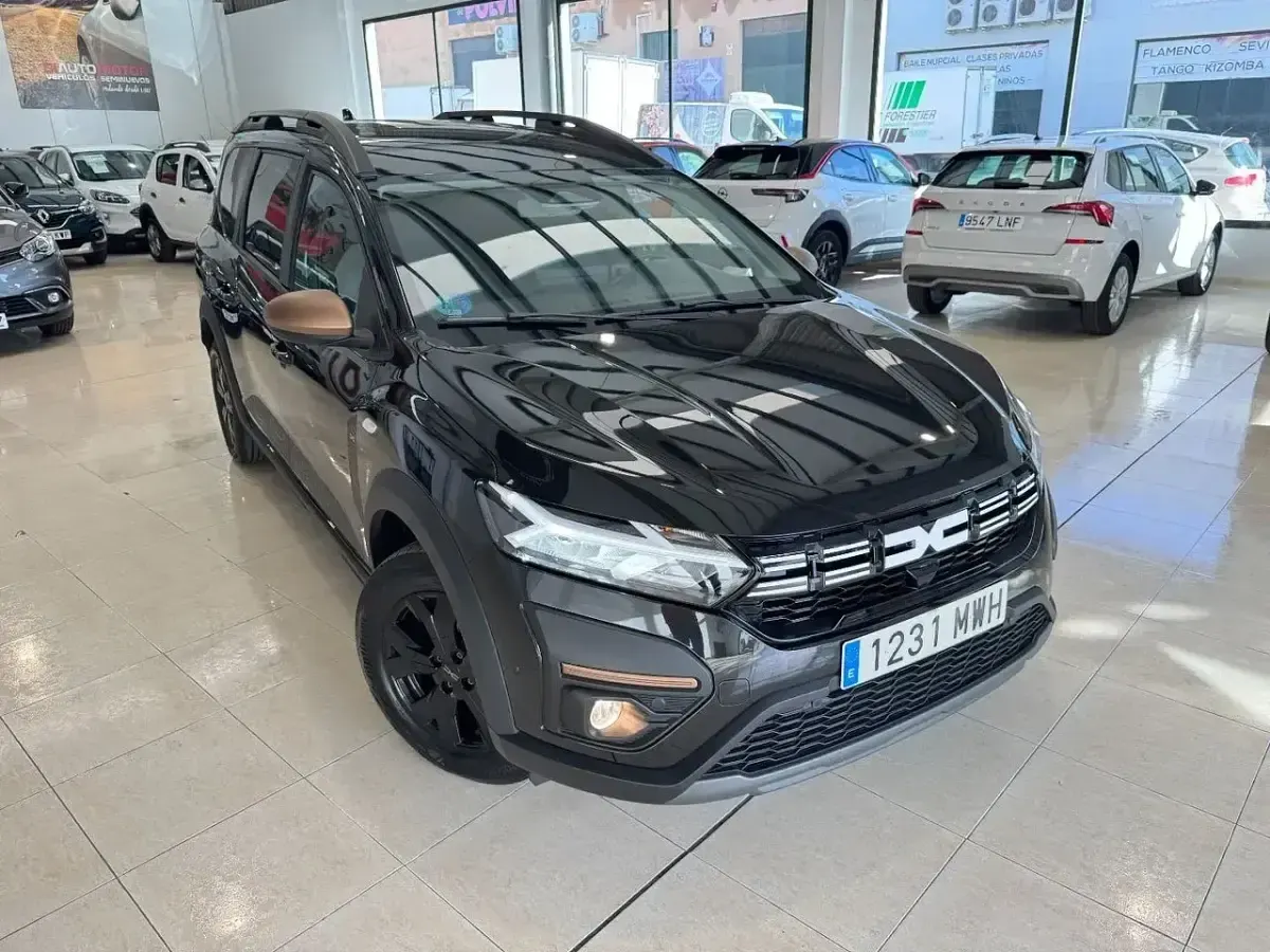Käytetty Dacia Jogger Extreme 100 HP (73 kW) 2024 Musta Tila-auto