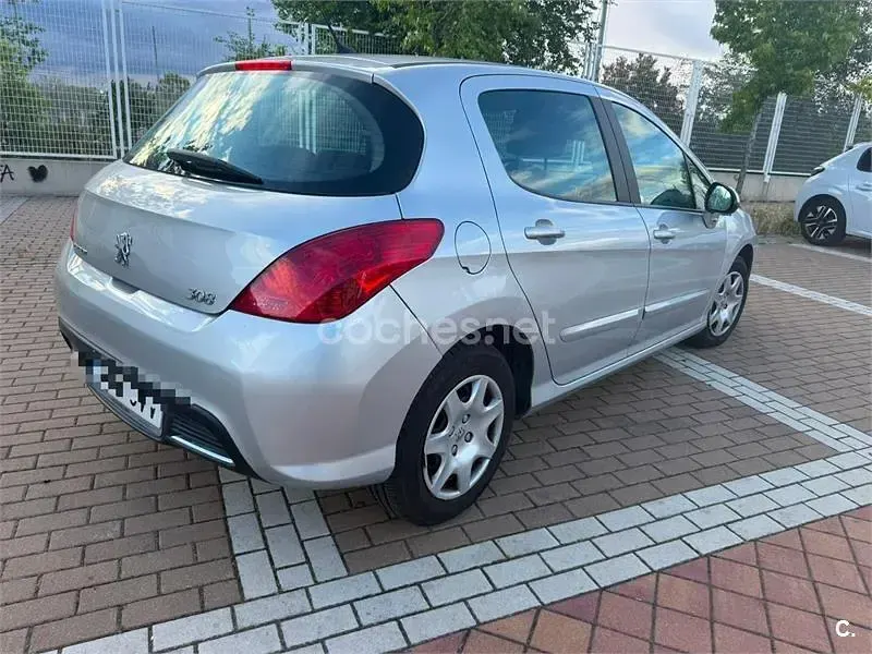Usado Peugeot 308 Business-Line 90 CV (66 kW) 2010 Gris / plata Berlina