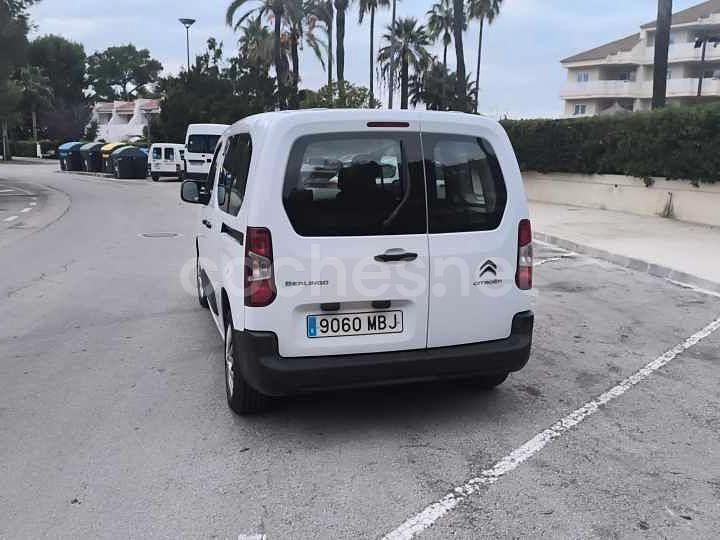 Usado Citroën Berlingo Feel 102 CV (75 kW) 2022 Blanco Monovolumen