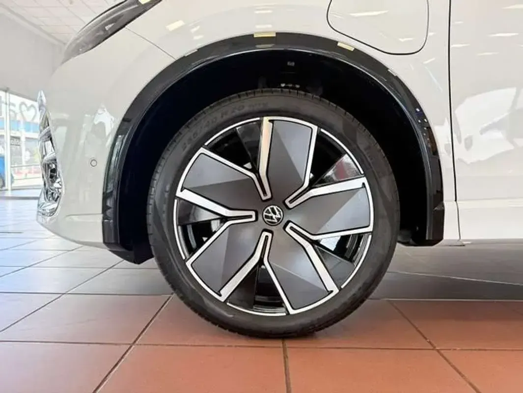 Usado VW Tiguan R-line 204 CV (150 kW) 2025 Blanco SUV