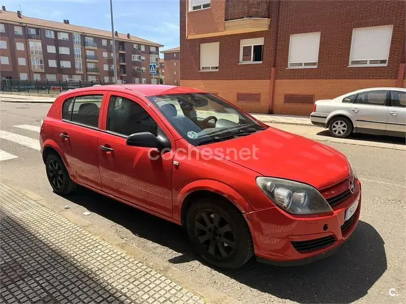 Usado Opel Astra Enjoy 90 CV (66 kW) 2005 Rojo Berlina