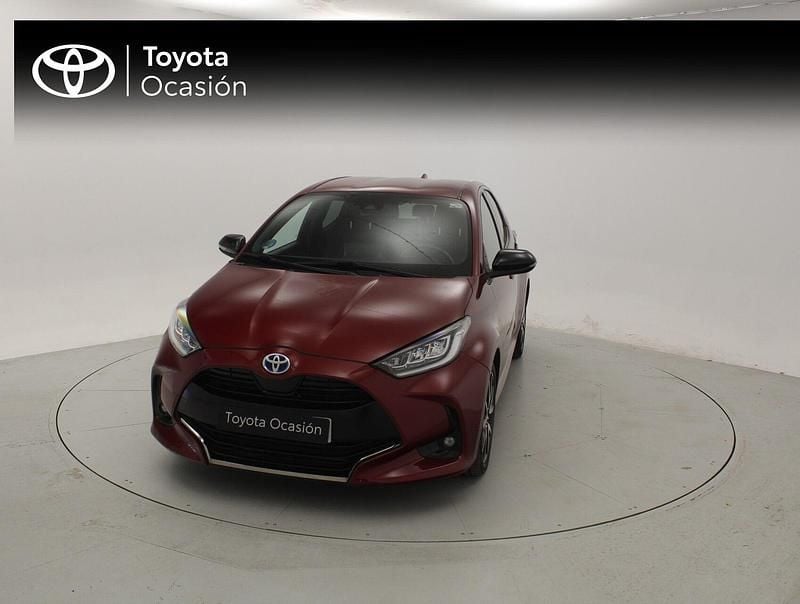 Rojo Usado 2021 Toyota Yaris Hybrid Style Berlina | 20.225 € (Precio justo) - Imagen 1/4