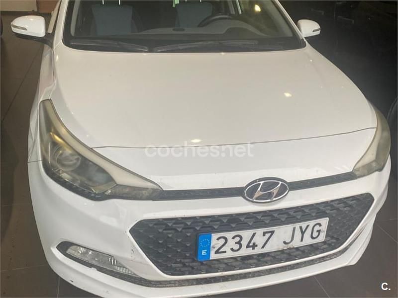 Blanco Usado 2017 Hyundai i20 Berlina | 9000 € (Super precio) - Imagen 1/2