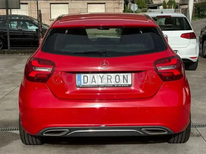 Usado Mercedes A180 Urban 109 CV (80 kW) 2016 Rojo Berlina