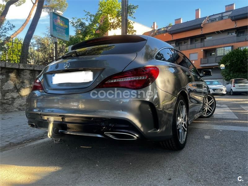 Usado Mercedes CLA200 Shooting Brake 136 CV (100 kW) 2018 Gris / plata Familiar