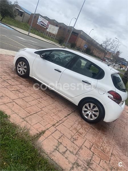 Begagnad Peugeot 208 Access 82 HK (60 kW) 2016 Vit Halvkombi
