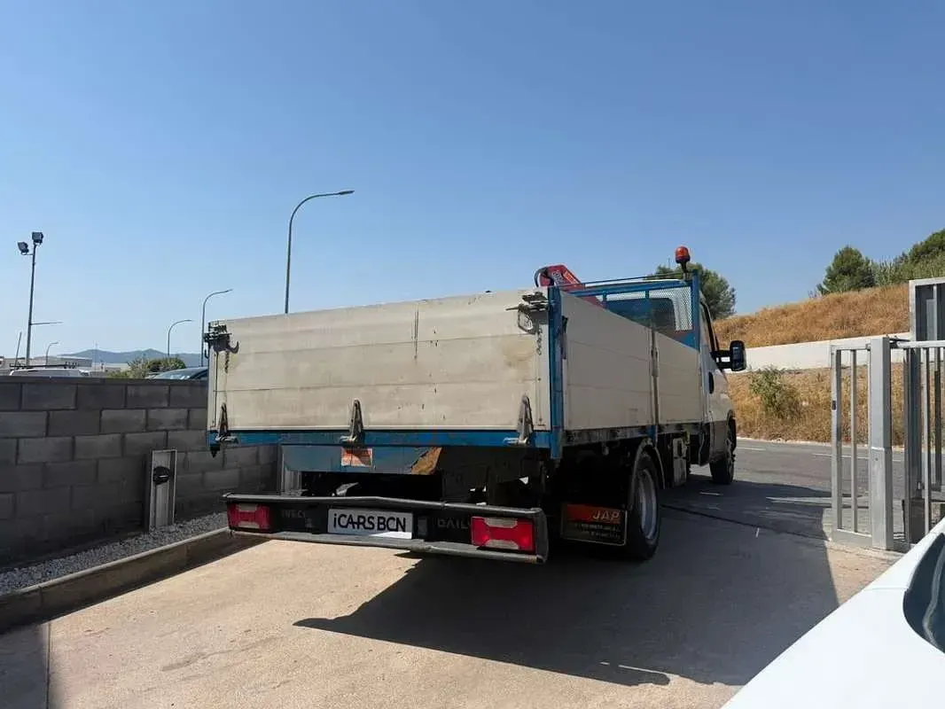 Usado Iveco Daily 116 CV (85 kW) 2018 Blanco Van