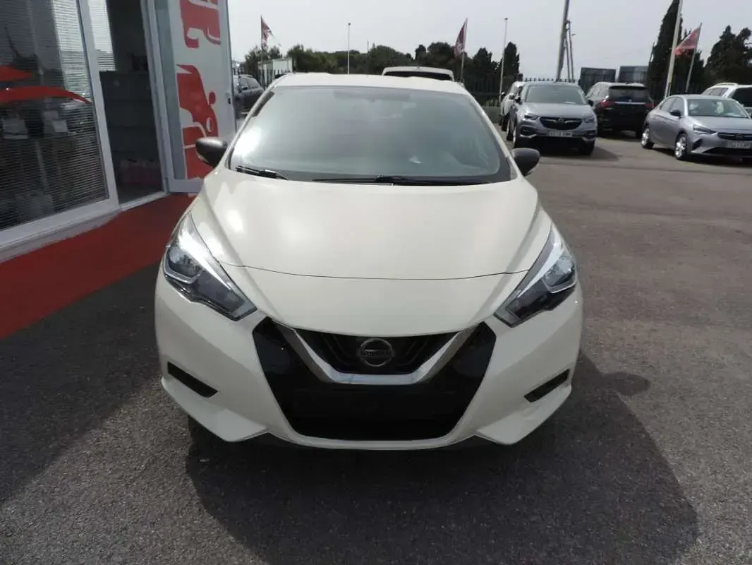 Usado Nissan Micra 101 CV (74 kW) 2020 Beige Utilitario